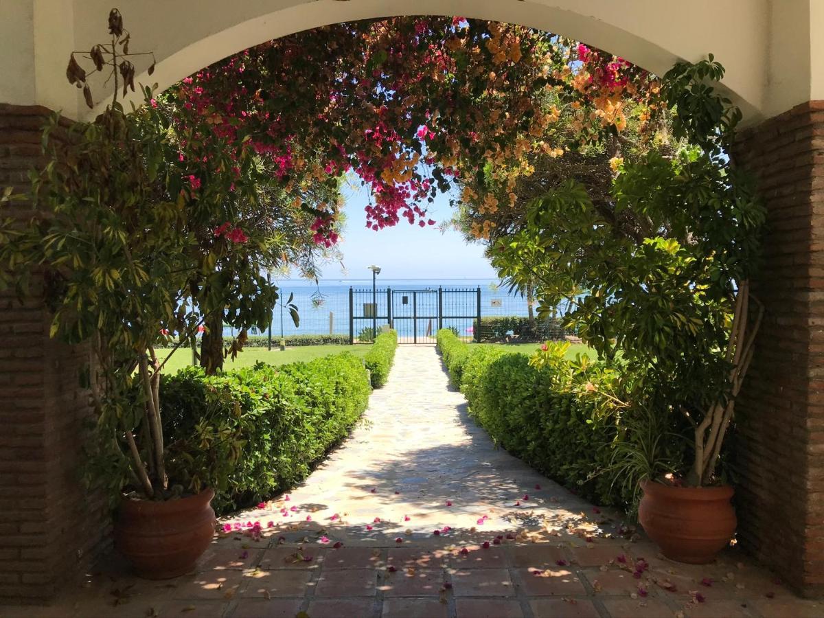 Marbella - Estepona Beach Frontline Apartment Eksteriør billede
