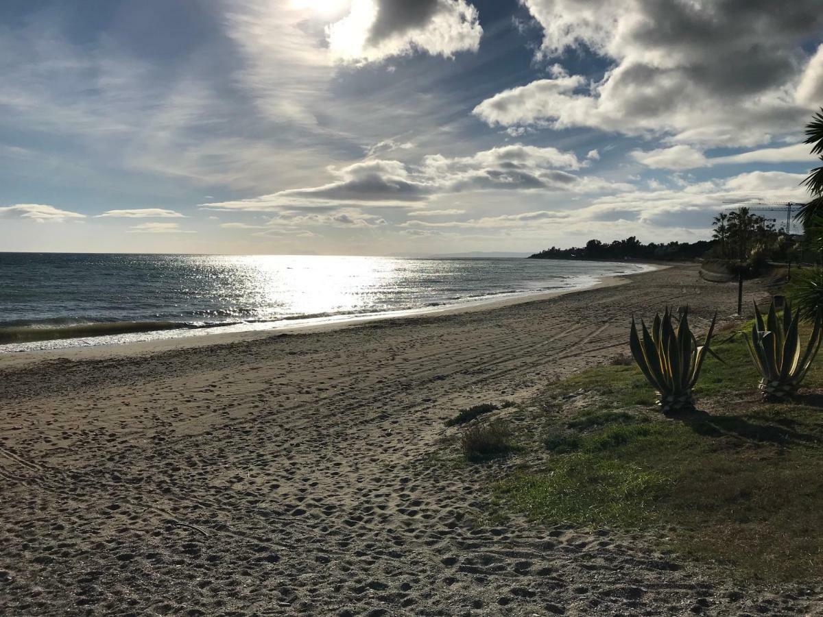 Marbella - Estepona Beach Frontline Apartment Eksteriør billede