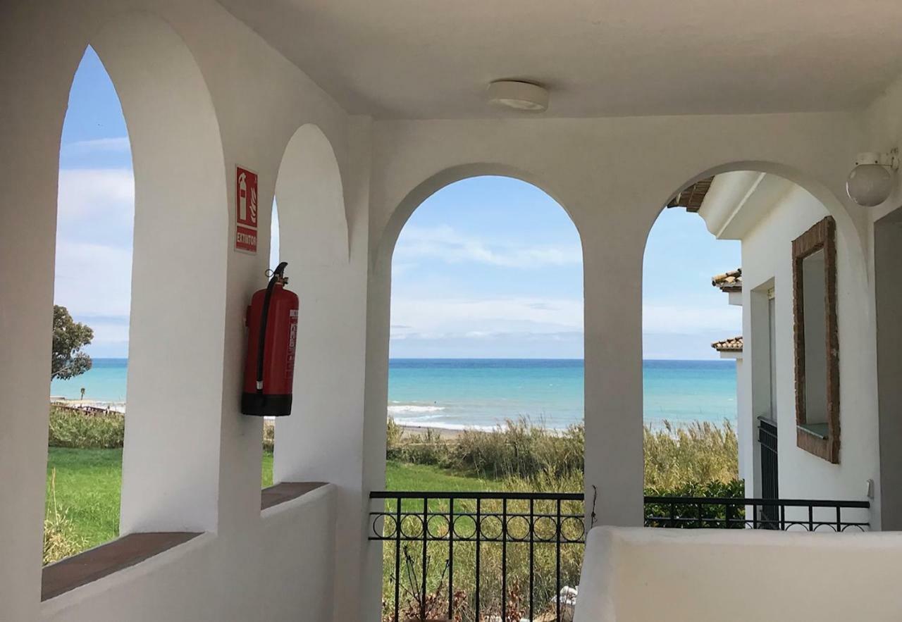Marbella - Estepona Beach Frontline Apartment Eksteriør billede