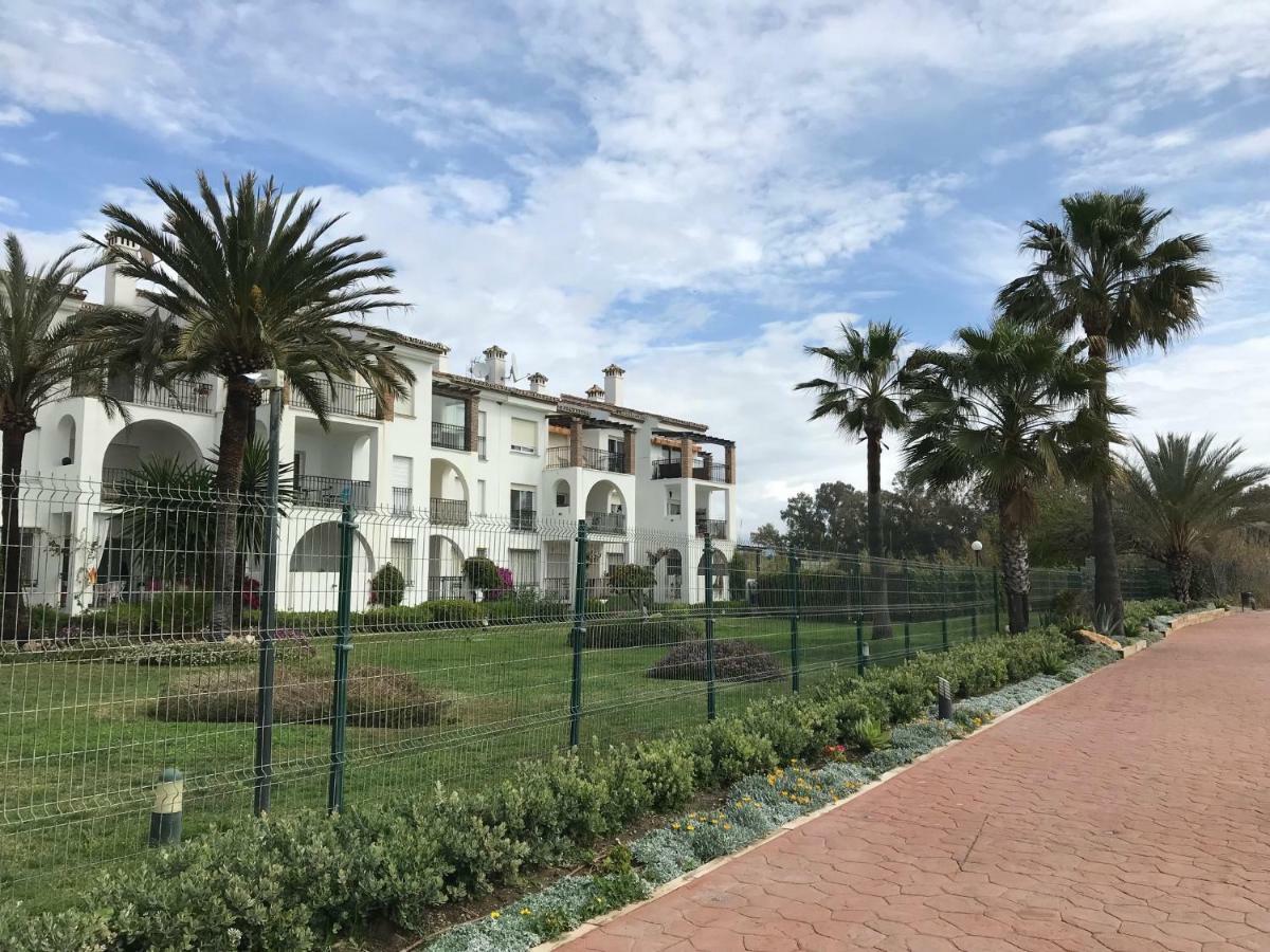Marbella - Estepona Beach Frontline Apartment Eksteriør billede